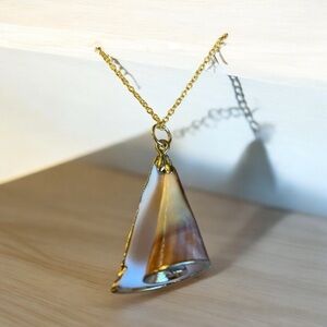 Gorgeous conch shell gold painted dainty necklace
